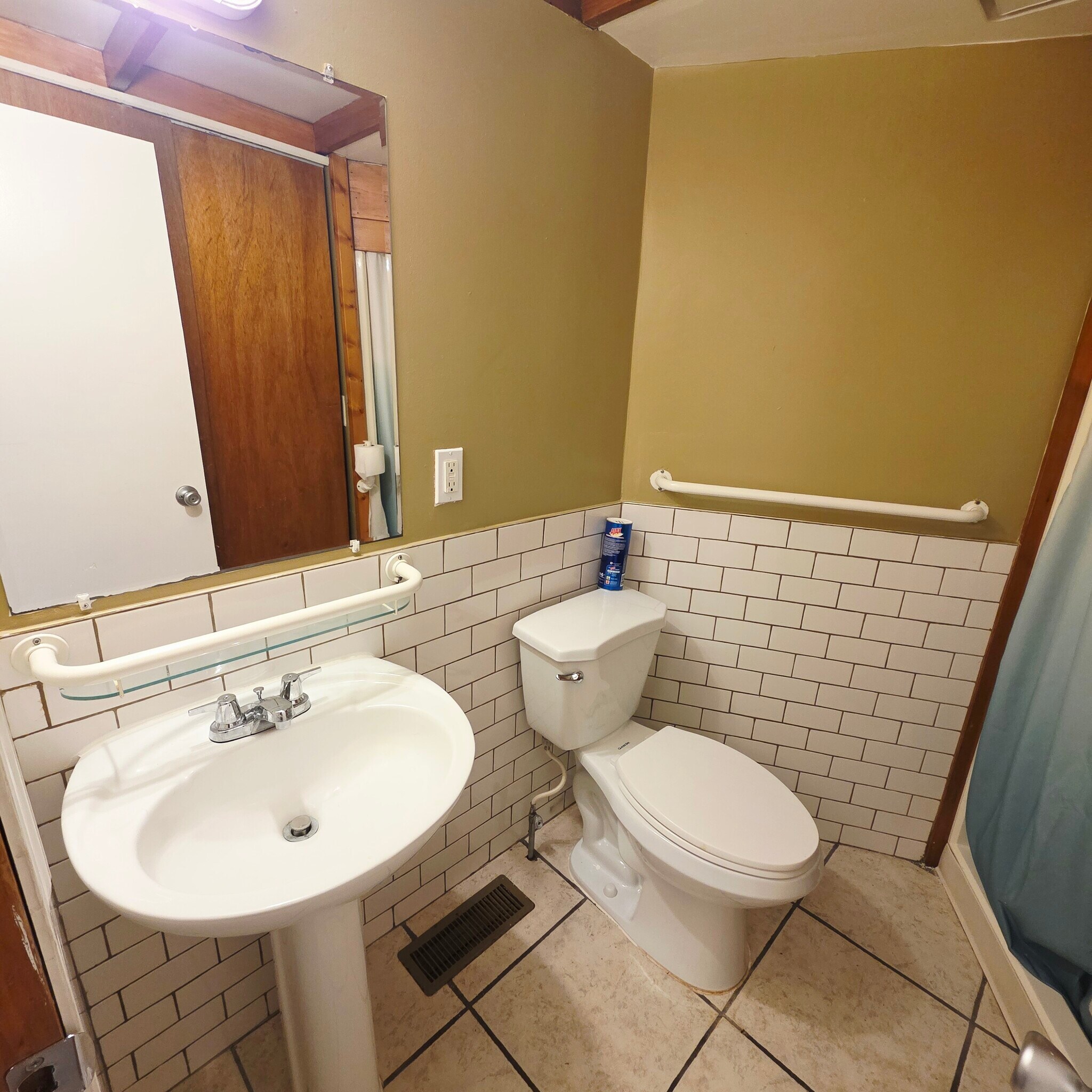 Building Photo - 322 W George St