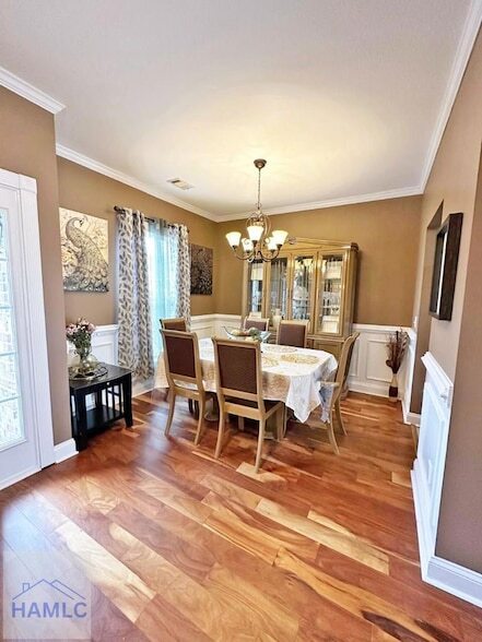 Building Photo - 1102 Sara Ln