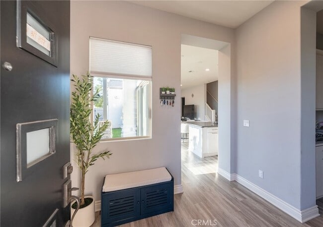 Building Photo - 102 Spectacle