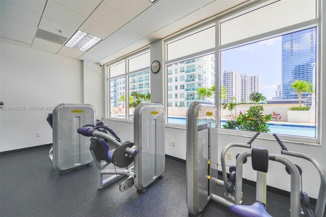 Building Photo - 1200 Brickell Bay Dr