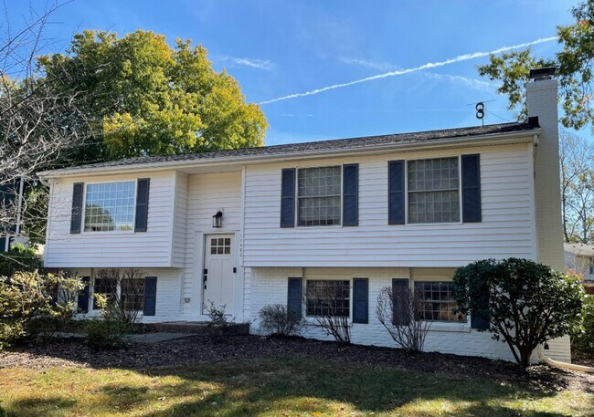 Building Photo - 11423-11425 5 Cedars Rd