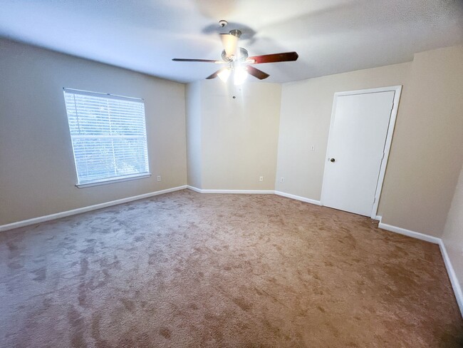 Building Photo - SABLE WALK RENTAL MOVE IN NOW!Spacious 2X2...