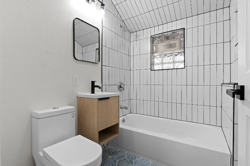 Building Photo - 1814 E Linnwood Ave