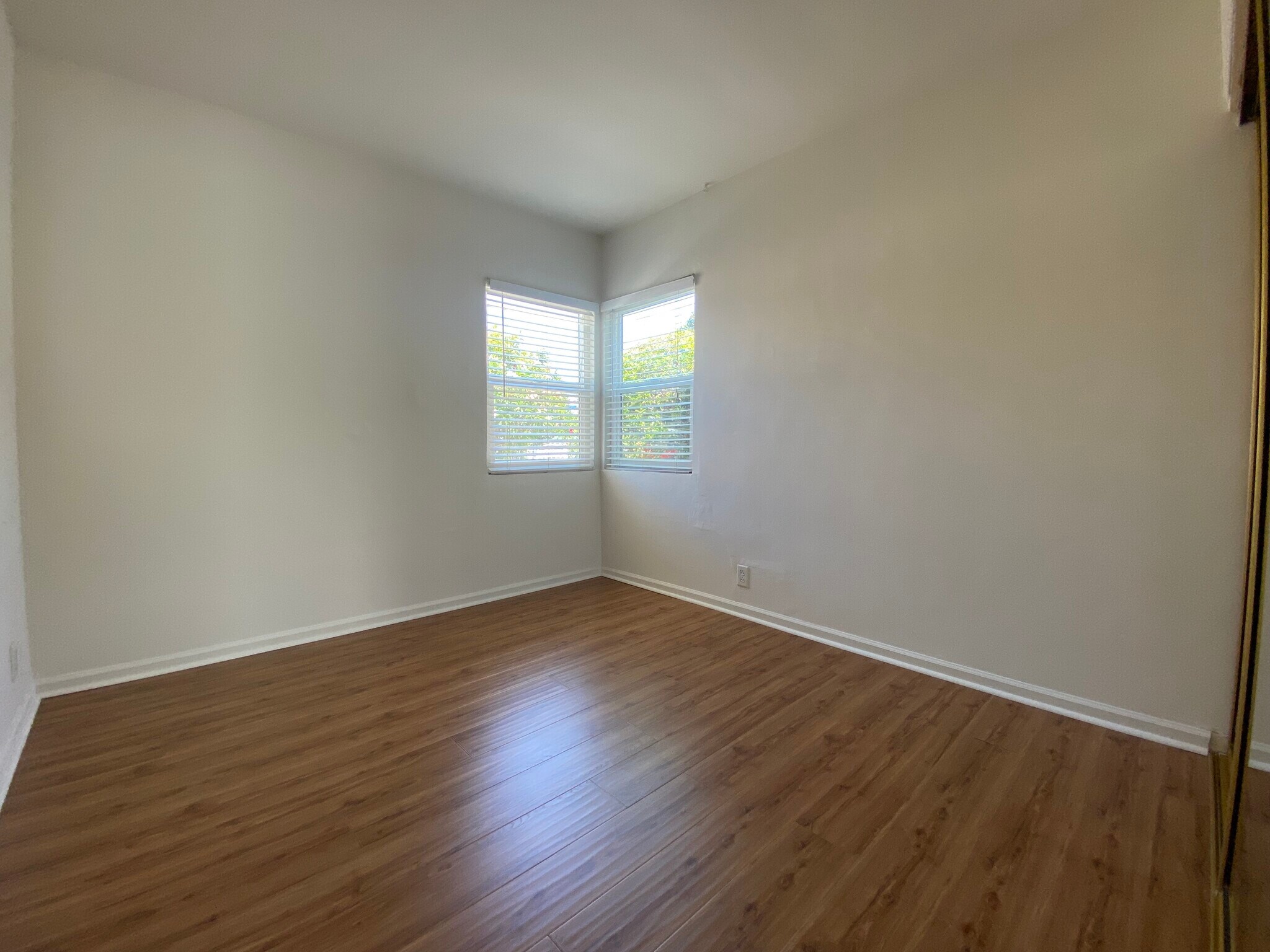 Building Photo - 1621 Del Amo Blvd