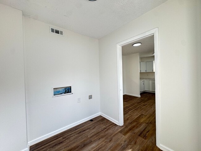 Building Photo - 2079 Laverne Ct