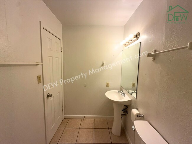 Building Photo - 2-Bedroom Townhome for Lease in a Peaceful Celina Community