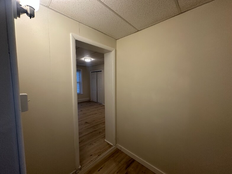 Building Photo - 402 E Vine St