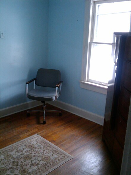 Building Photo - 21 Schubert St