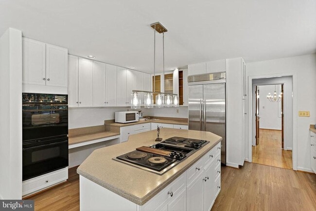 Building Photo - 12624 Golden Oak Dr