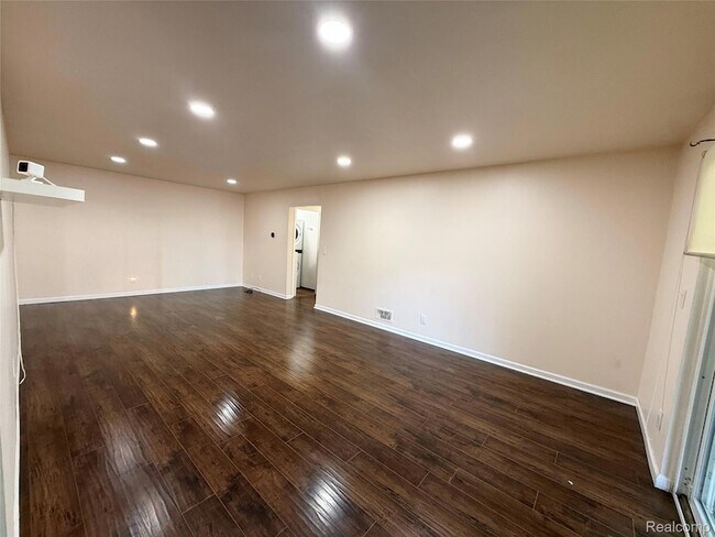 Building Photo - 27633 Echo Valley E
