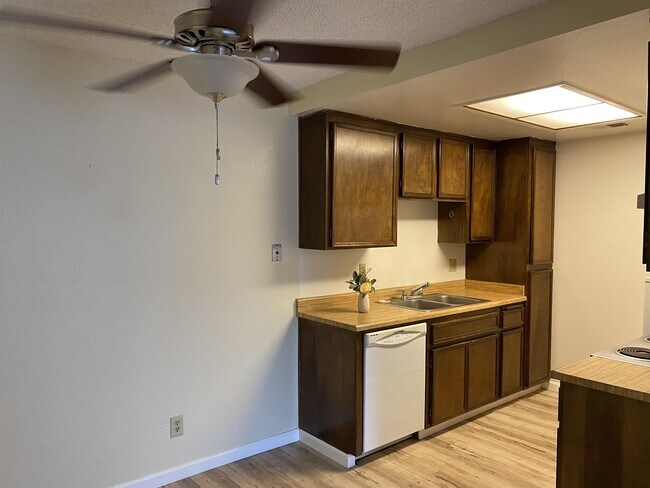 Building Photo - 1313 Floyd Ave