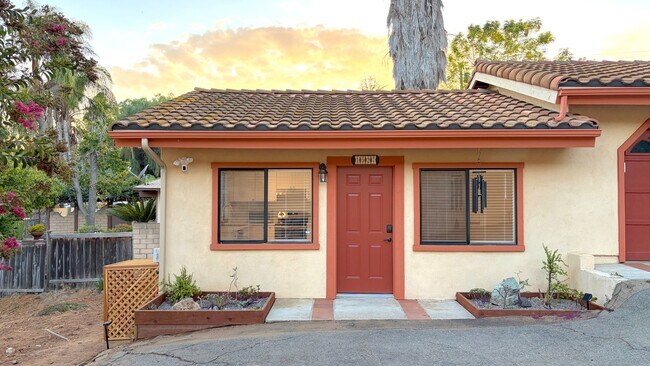 Building Photo - 1527 Calavo Rd