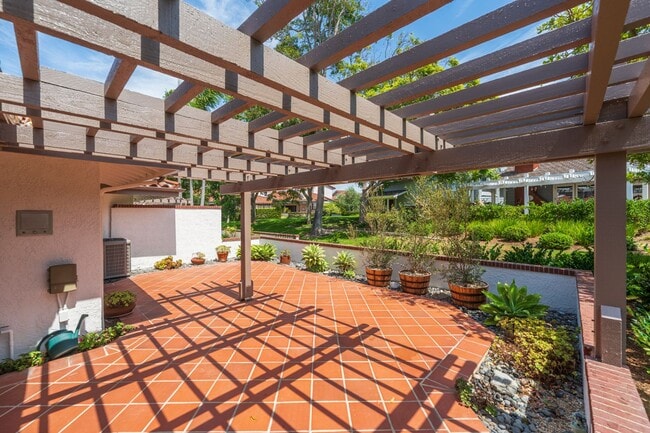 Building Photo - 16 Sausalito Cir W