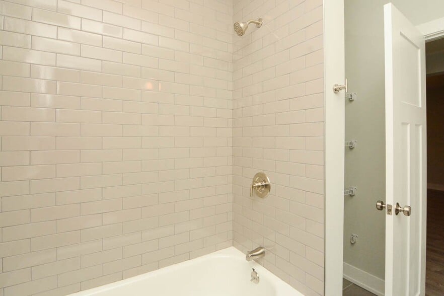 Building Photo - 1152 Maple Ave