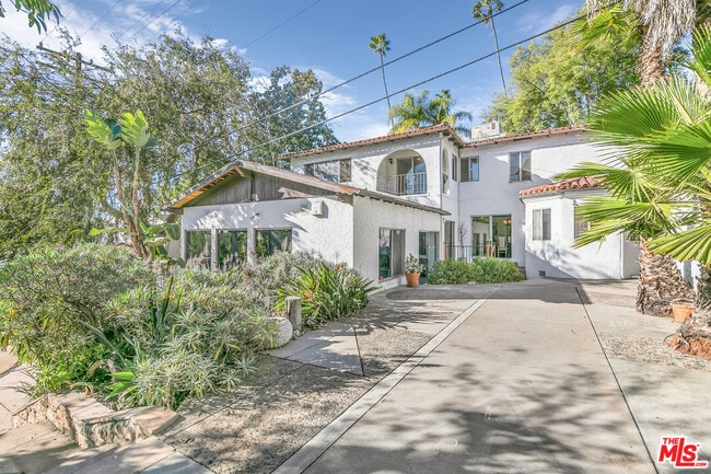 Building Photo - 1530 Valley View Rd