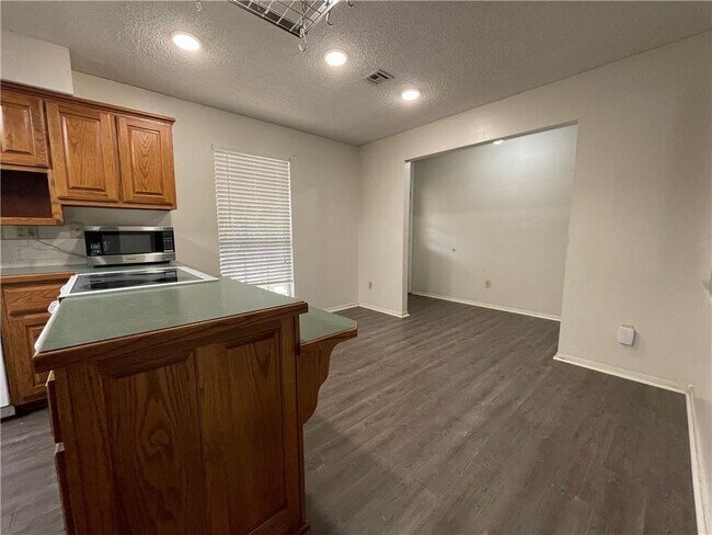 Building Photo - 13676 Cardinal Cir