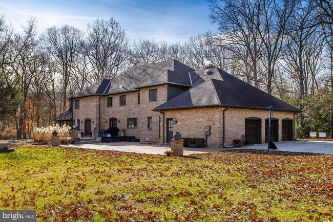 Building Photo - 1322 Commissioners Rd