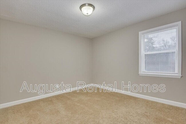 Building Photo - 2905 Arrowhead Dr