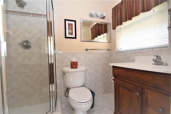 Building Photo - 6611 Colonial Dr