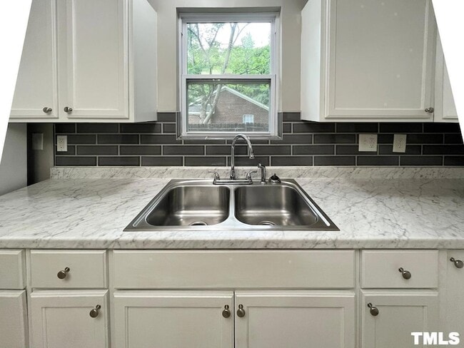 Building Photo - 316 W Chestnut Ave