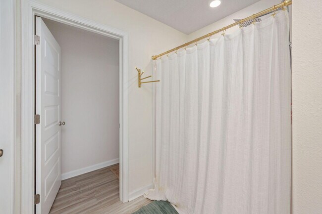 Building Photo - 545 Mary Lou Way
