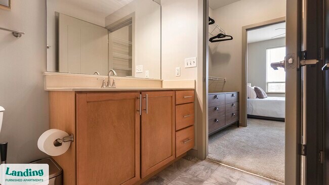 Building Photo - 5800 Highlands Plaza Dr