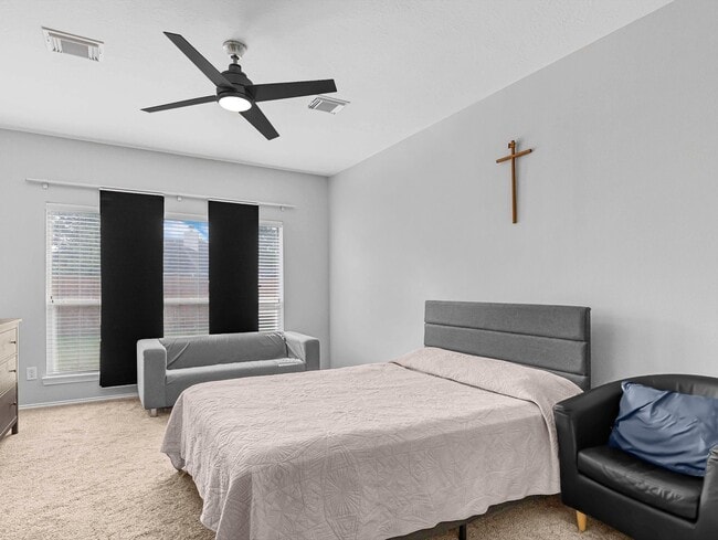 Building Photo - 21402 Hannover Forest