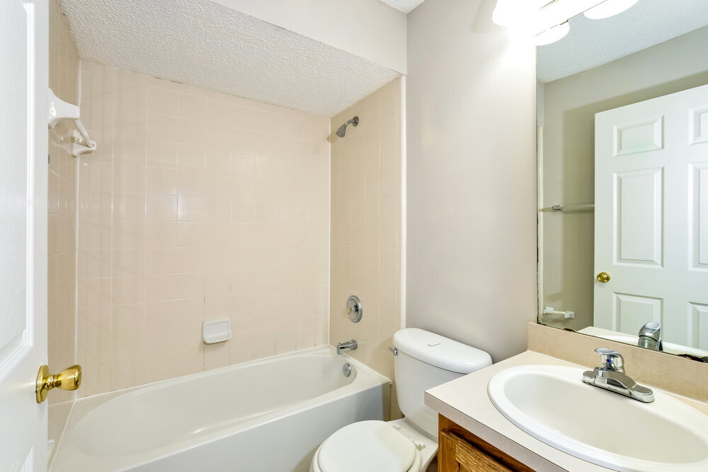 Building Photo - 1371 Summerbrook Dr