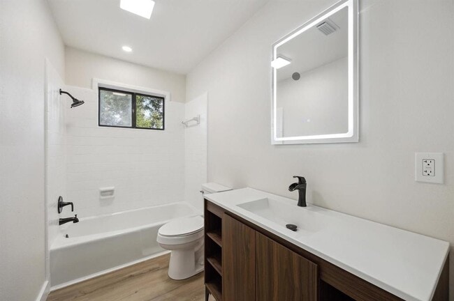 Building Photo - 1201 E Alamo St