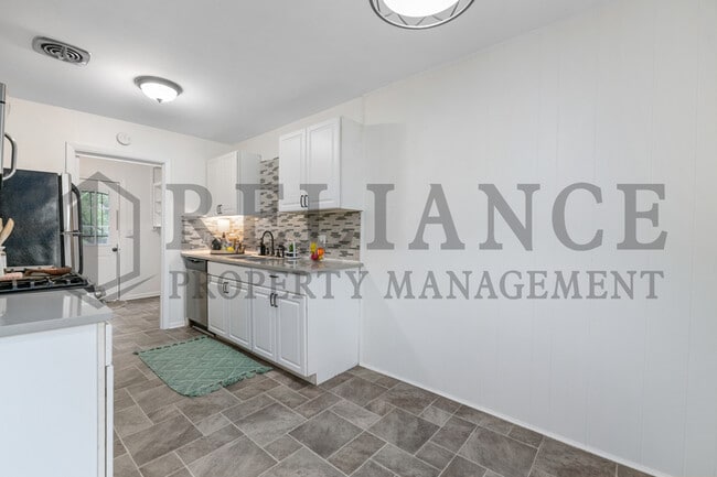 Building Photo - 2309 W Graber St