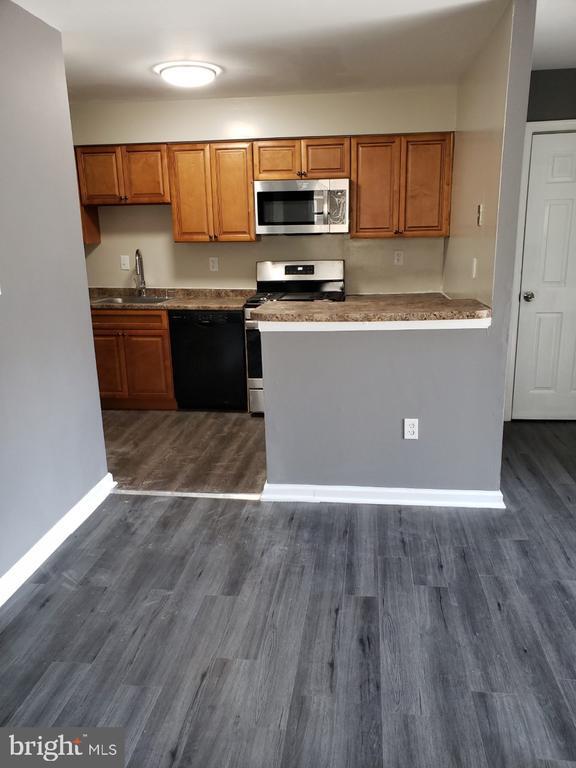 Building Photo - 155 Meadowbrook Ln