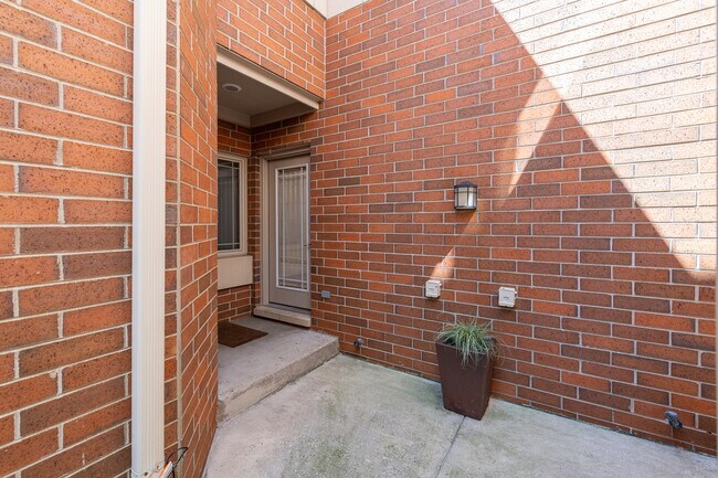 Building Photo - 152 Finstad Dr
