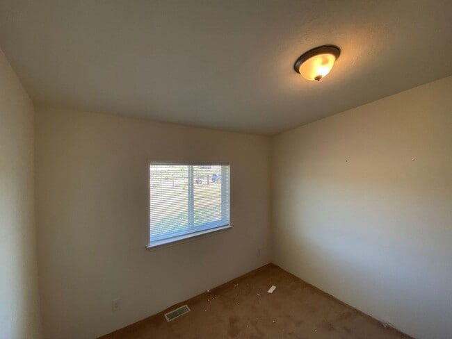 Building Photo - 3 bedroom 2 bath Manufactured home