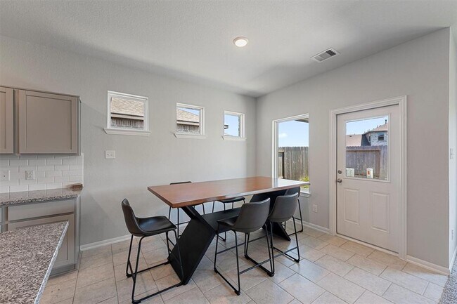 Building Photo - 10511 Kings River Dr