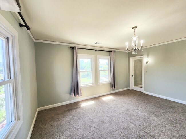 Building Photo - Elegant, spacious home in San Mateo