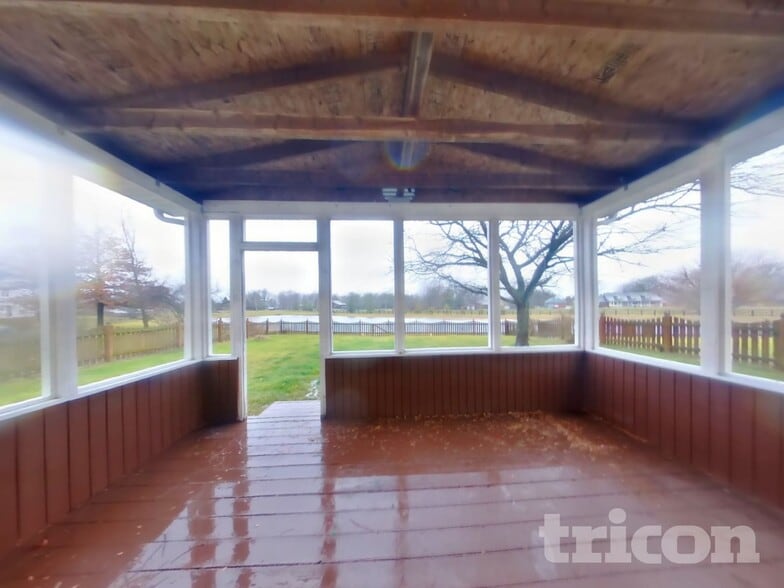 Building Photo - 2322 Edgewater Cir