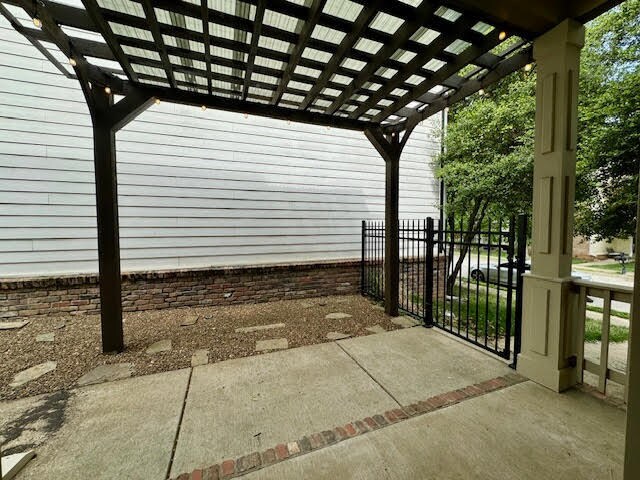 Building Photo - 3704 W Cherokee Rd