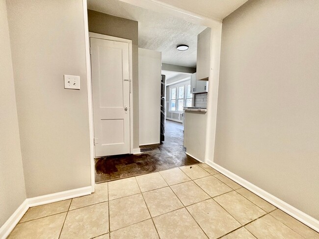 Building Photo - Beautifully Renovated 5-Bedroom Home with ...