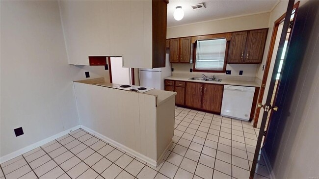 Building Photo - 2112 Cottingham Dr