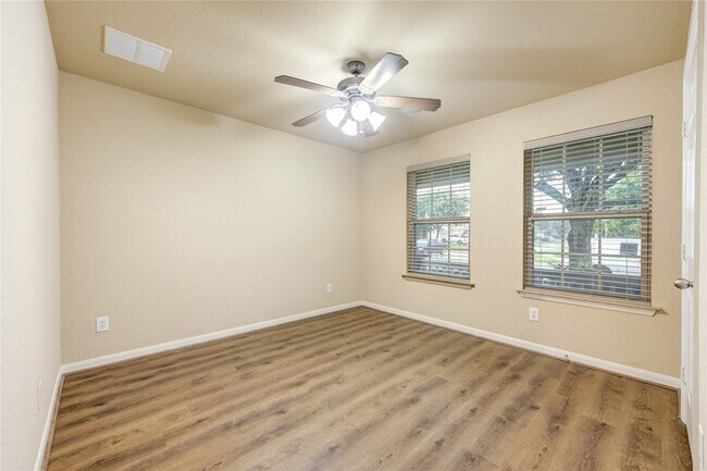 Building Photo - 16702 Grove Trail Ln