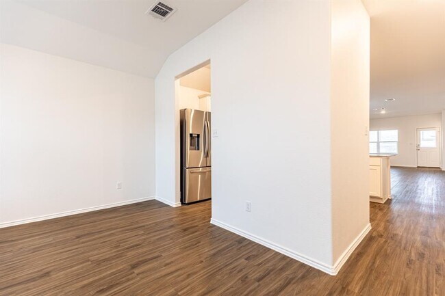 Building Photo - 175 Silver Springs Bend