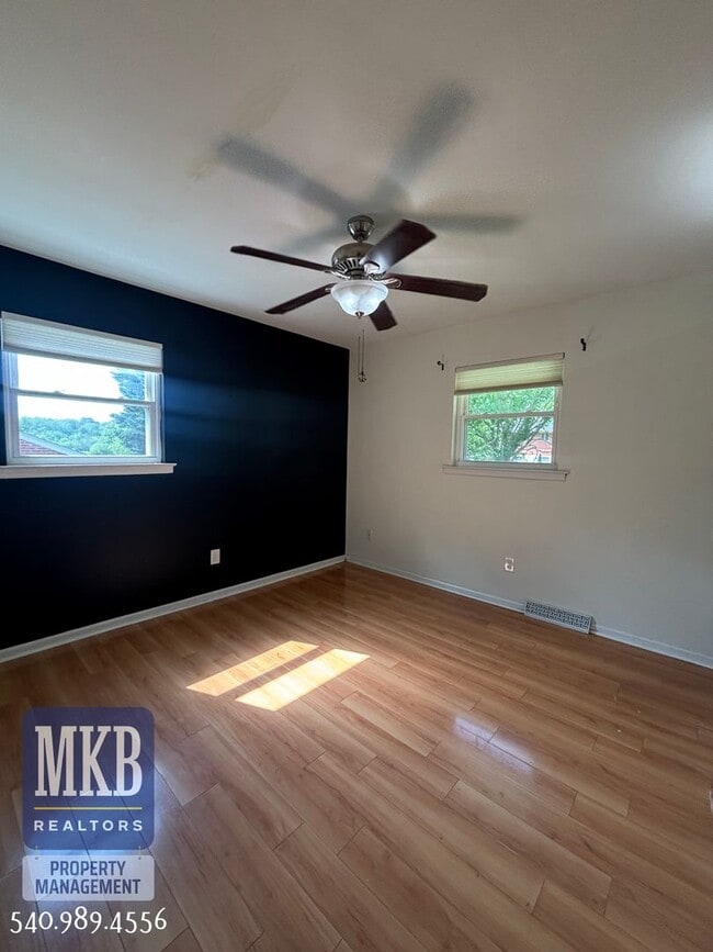 Building Photo - 4706 Casper Dr NE