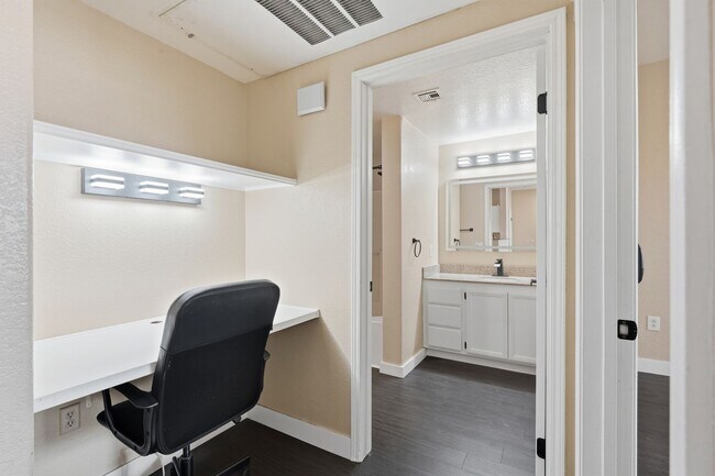 Building Photo - Americana Property Mgmt - Luxury condo 1b - 1b near Summerlin