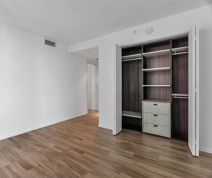 Building Photo - 801 S Miami Ave