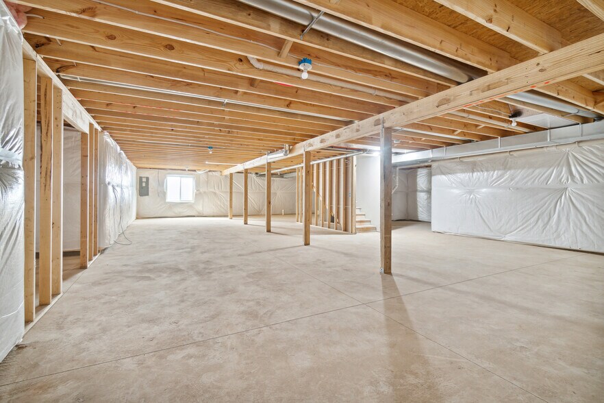 Building Photo - 2655 Claremont Dr