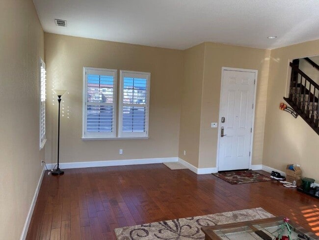 Building Photo - NEWER MODERN HOME BEHIND KAISER VACAVILLE *STAR RENTALS