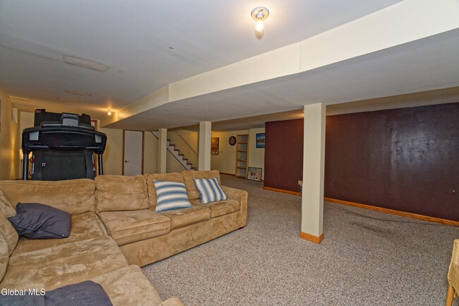 Building Photo - 5 Shamrock Cir