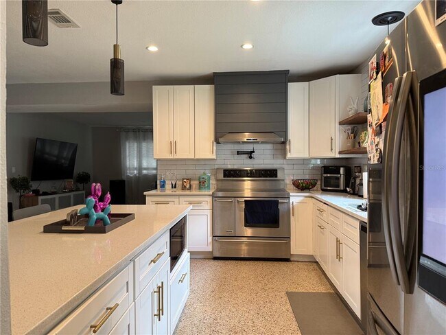 Building Photo - 402 Doolittle St