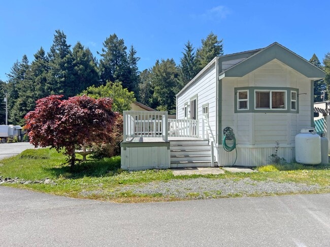 Building Photo - 51 Midway Dr