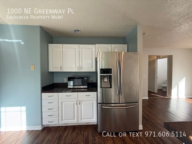 Building Photo - 1000 NE Greenway Pl